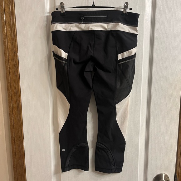 Lululemon Run: Inspire Crop || *All Full-On Luxtreme Size 6 Black / White - Picture 9 of 14